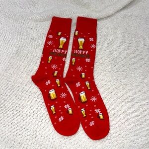 Beer Socks- Hoppy holidays sz 8-11 Christmas red with beer mugs snowflakes